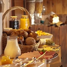 Alimentos y Bebidas